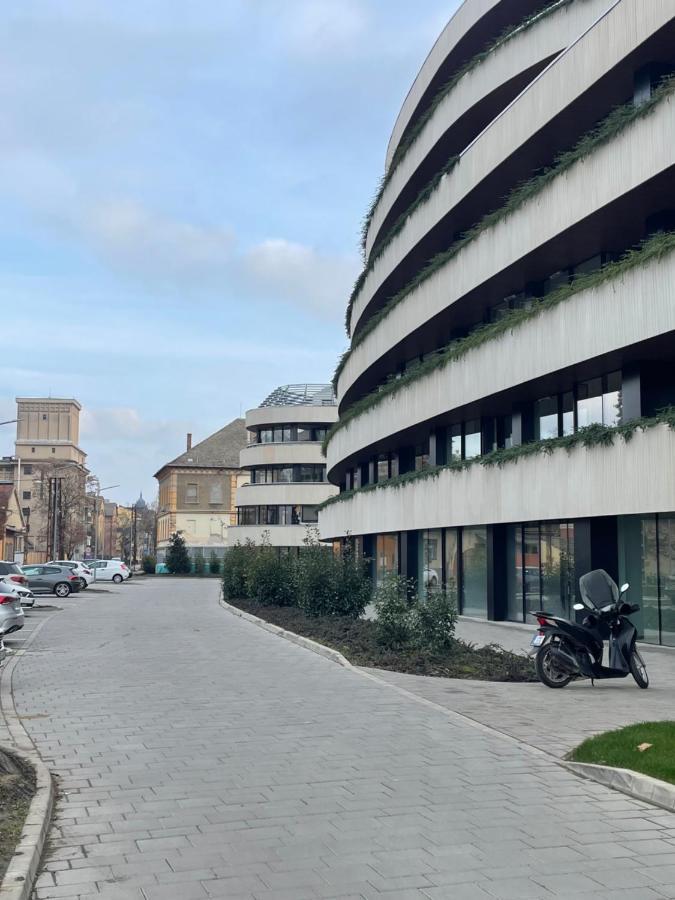 Design Apartman - Free Parking Szeged Bagian luar foto