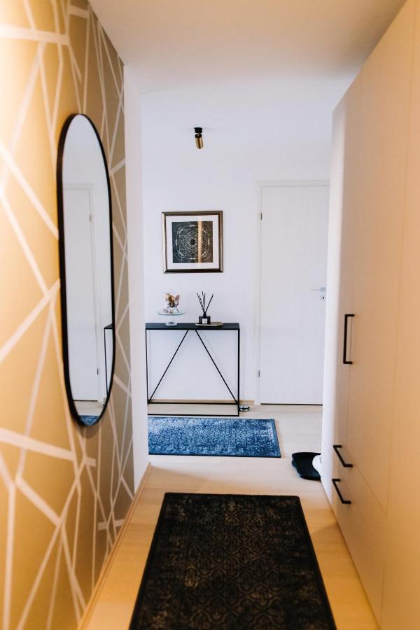 Design Apartman - Free Parking Szeged Bagian luar foto