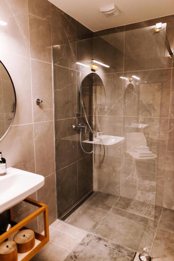 Design Apartman - Free Parking Szeged Bagian luar foto