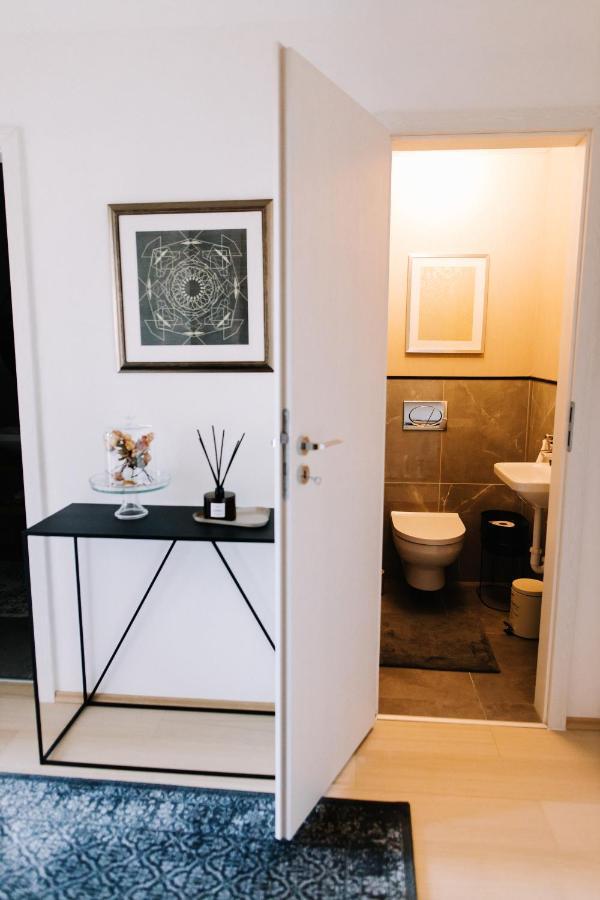 Design Apartman - Free Parking Szeged Bagian luar foto